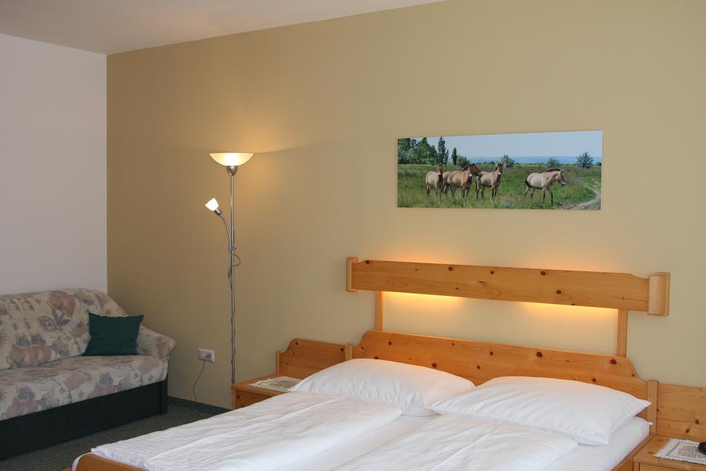Pension & Weingut Storchenblick อิลมิทซ์ ภายนอก รูปภาพ